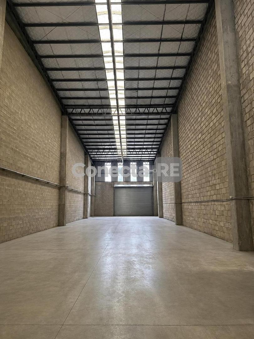 Depósito 600 m² en Alquiler - Parque Industrial Moron