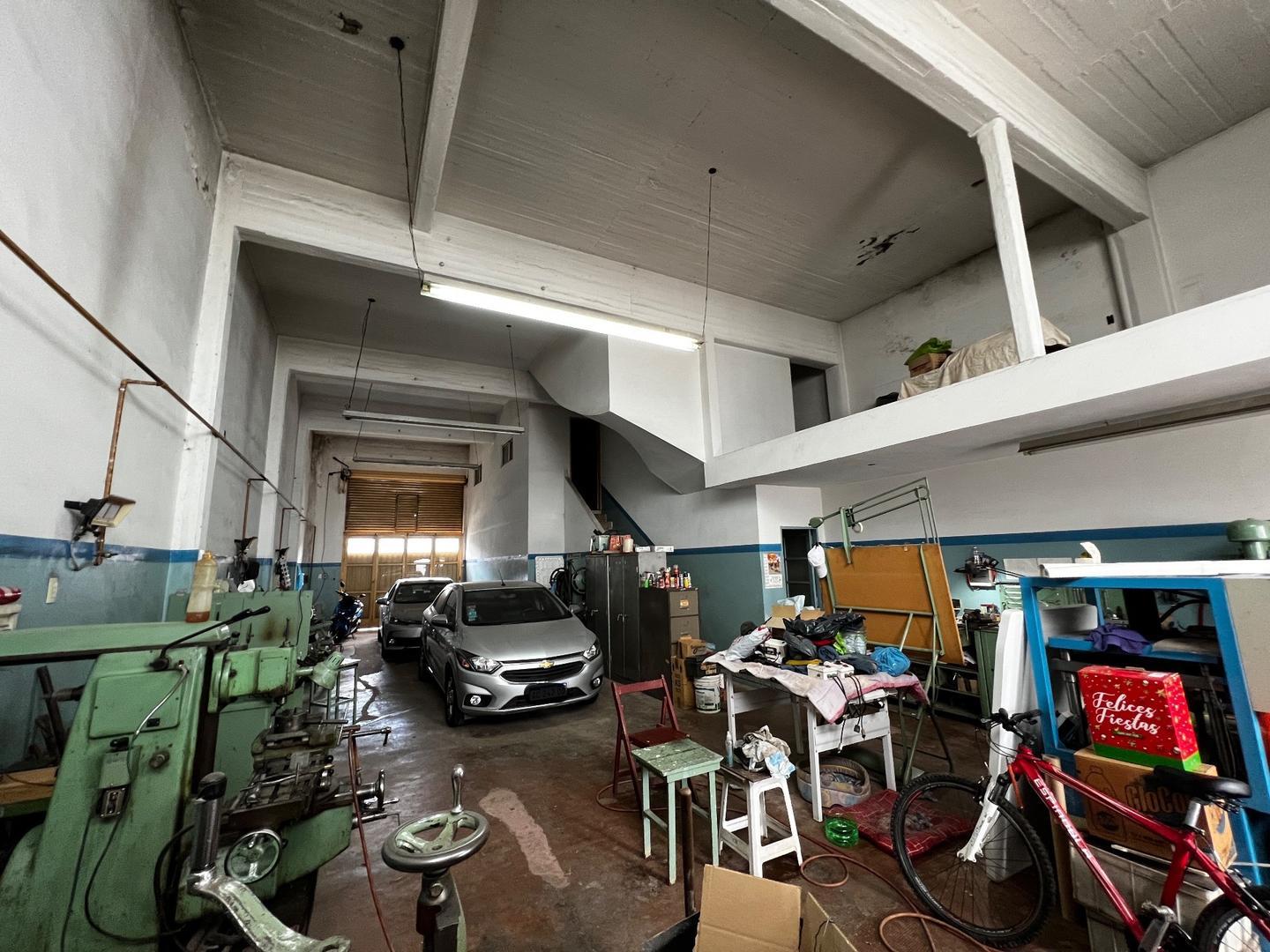 Casa en Venta con 5 cocheras