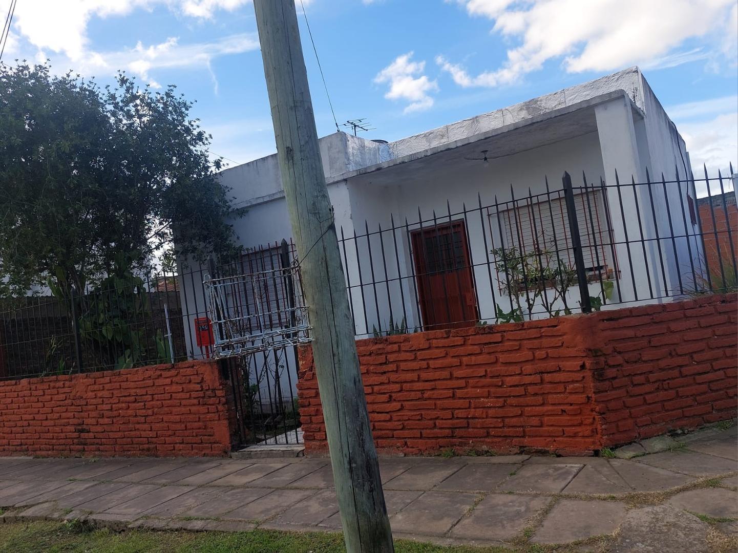 CASA EN HERMOSA ESQUINA A 6 CUADRAS  CALLE  INT. AGUERO