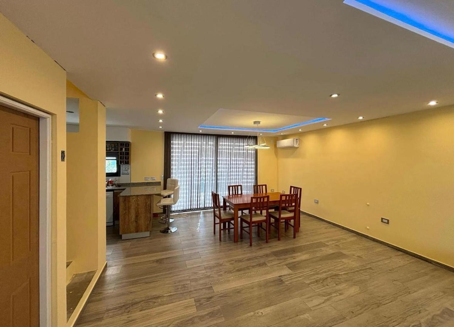 Casa 4 ambientes con 3 baños