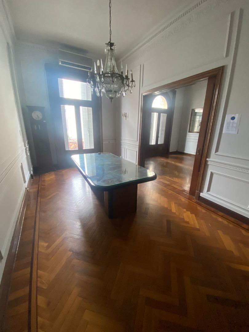 PISO DE OFICINAS O DEPARTAMENTO AMPLIO CON BALCON Y TERRAZA