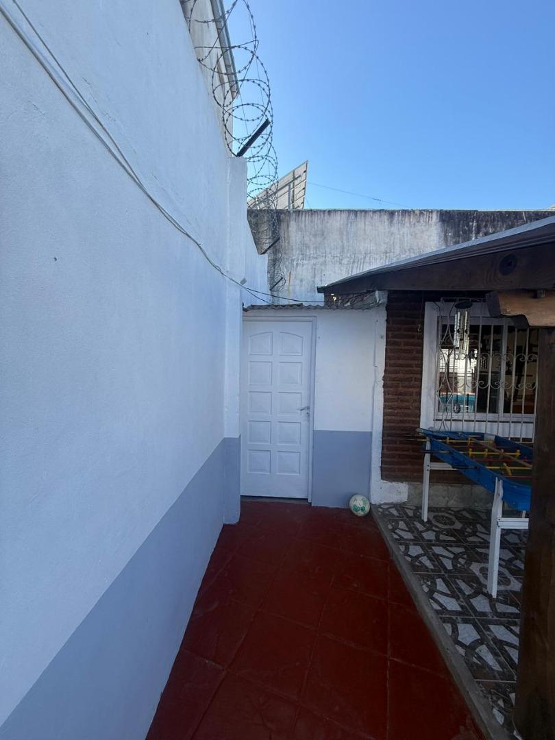 CASA EN VENTA CON PILETA  Y QUINCHO