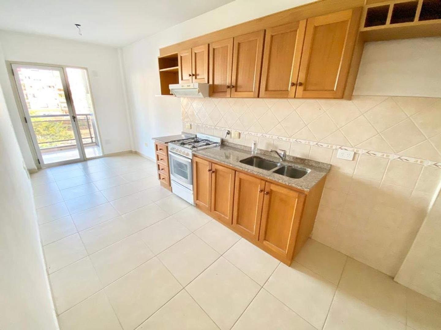 Departamento en Alquiler en Castelar Sur, $ 700.000