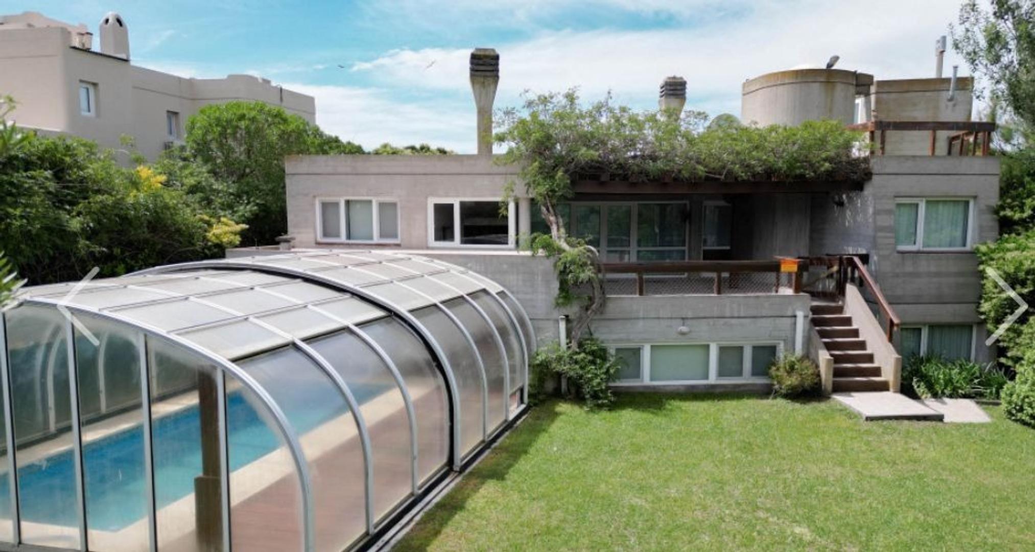 Casa 6 ambientes con 5 baños