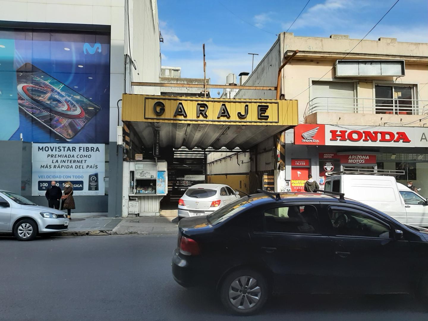 COCHERA CUBIERTA EN PLENO CENTRO DE MORÓN