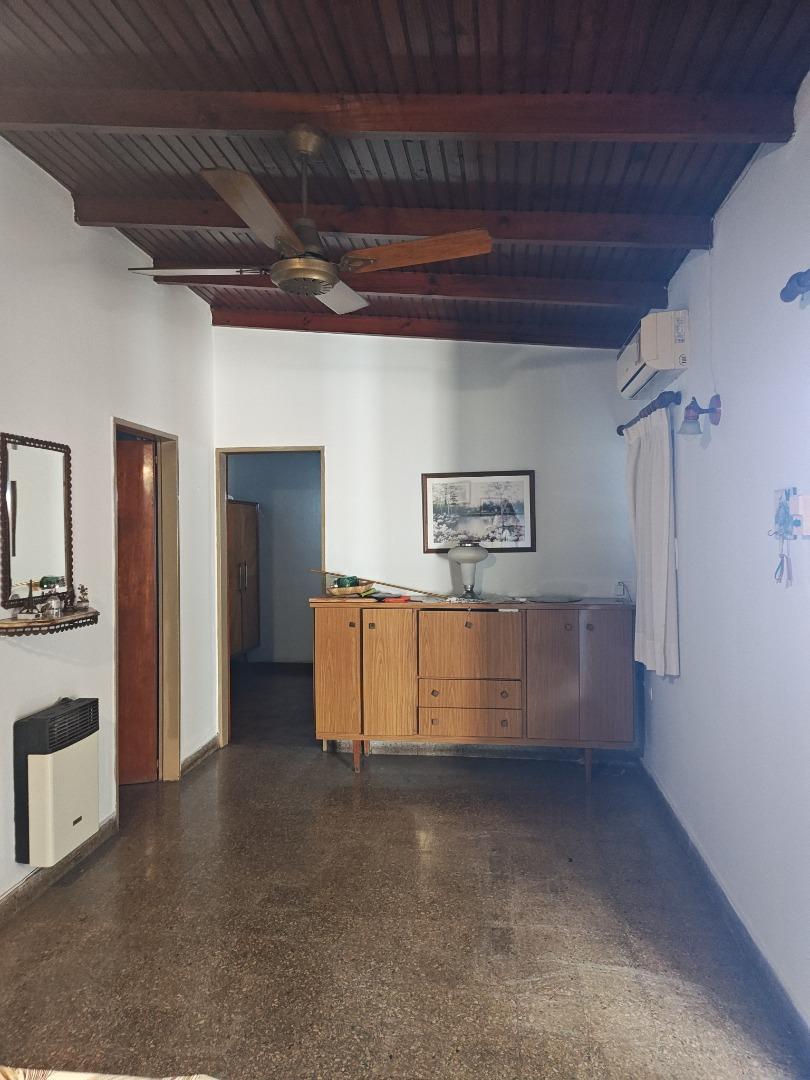 27 Entre 69 Y 70 1700 , Piso 1