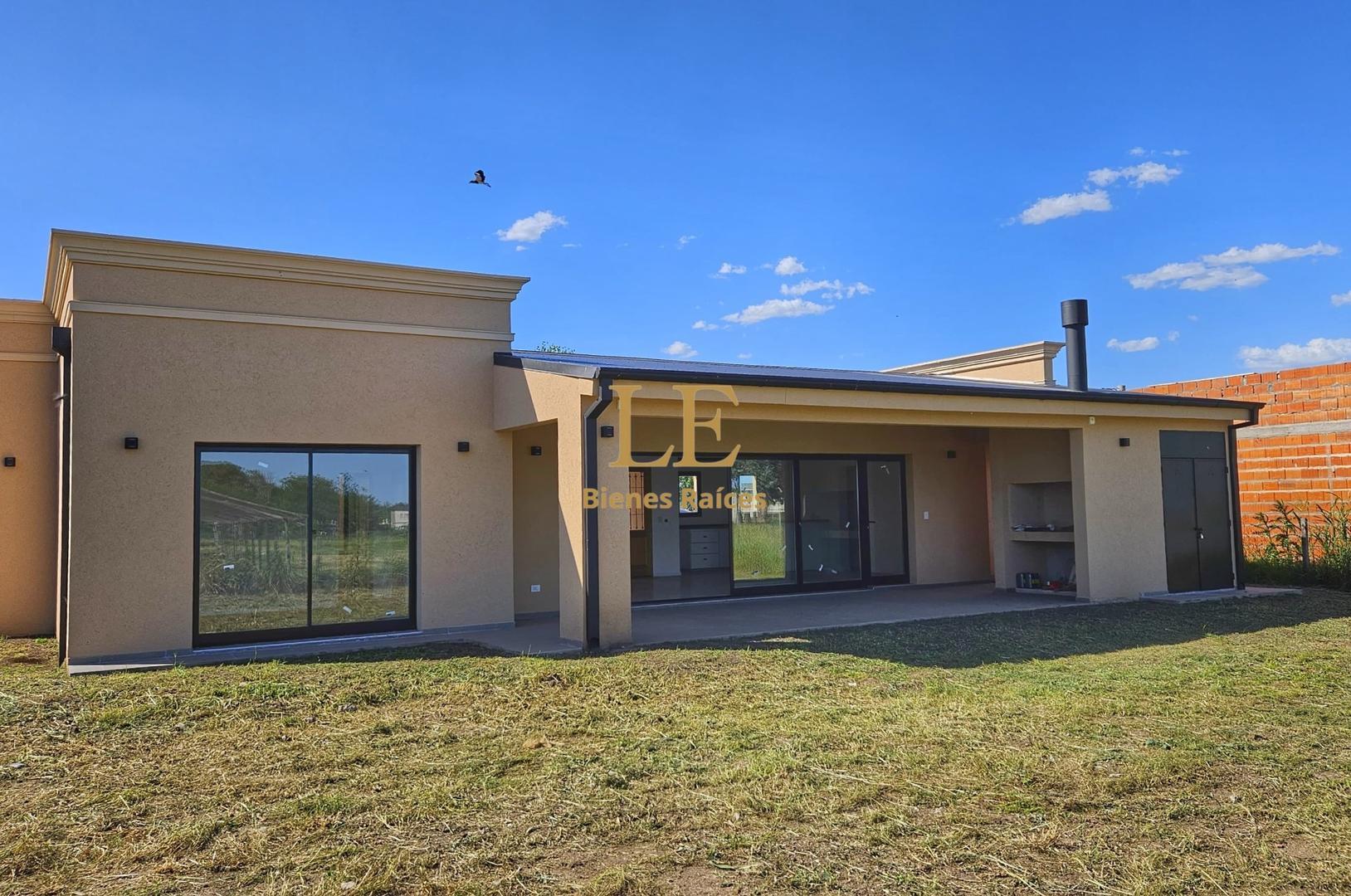 Casa 3 ambientes con 2 baños