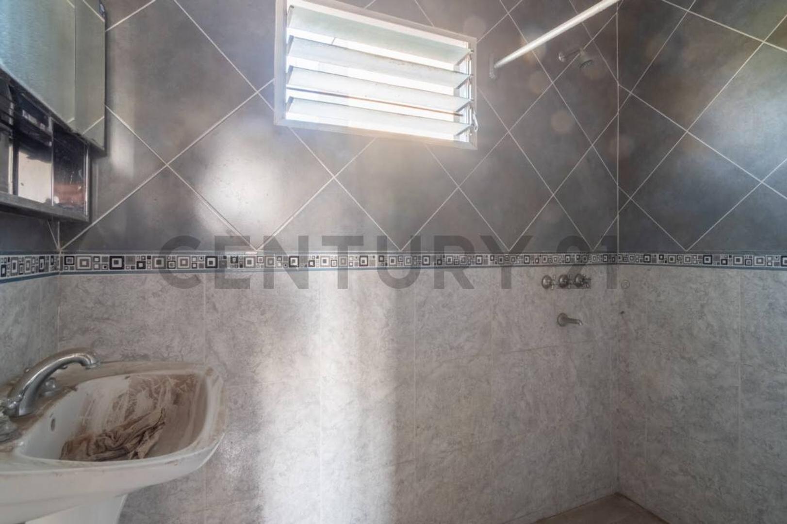 Casa 5 ambientes con 4 baños