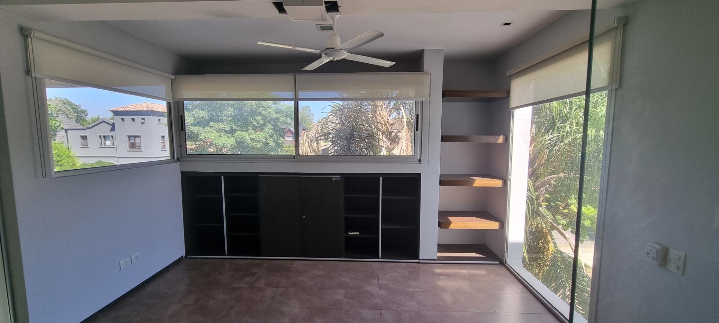 Casa en Venta con 6 cocheras