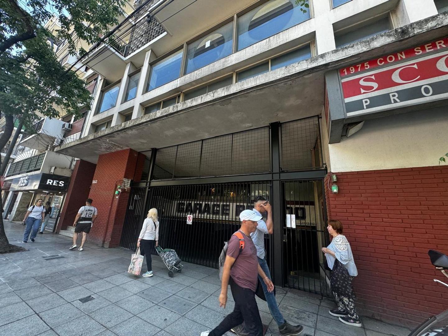 VENTA COCHERA FIJA Y CUBIERTA EN INSUPERABLE UBICACION