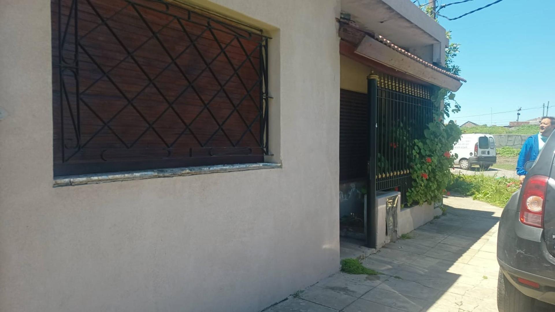 CASA A RECICLAR CON IMPORTANTE LOTE!