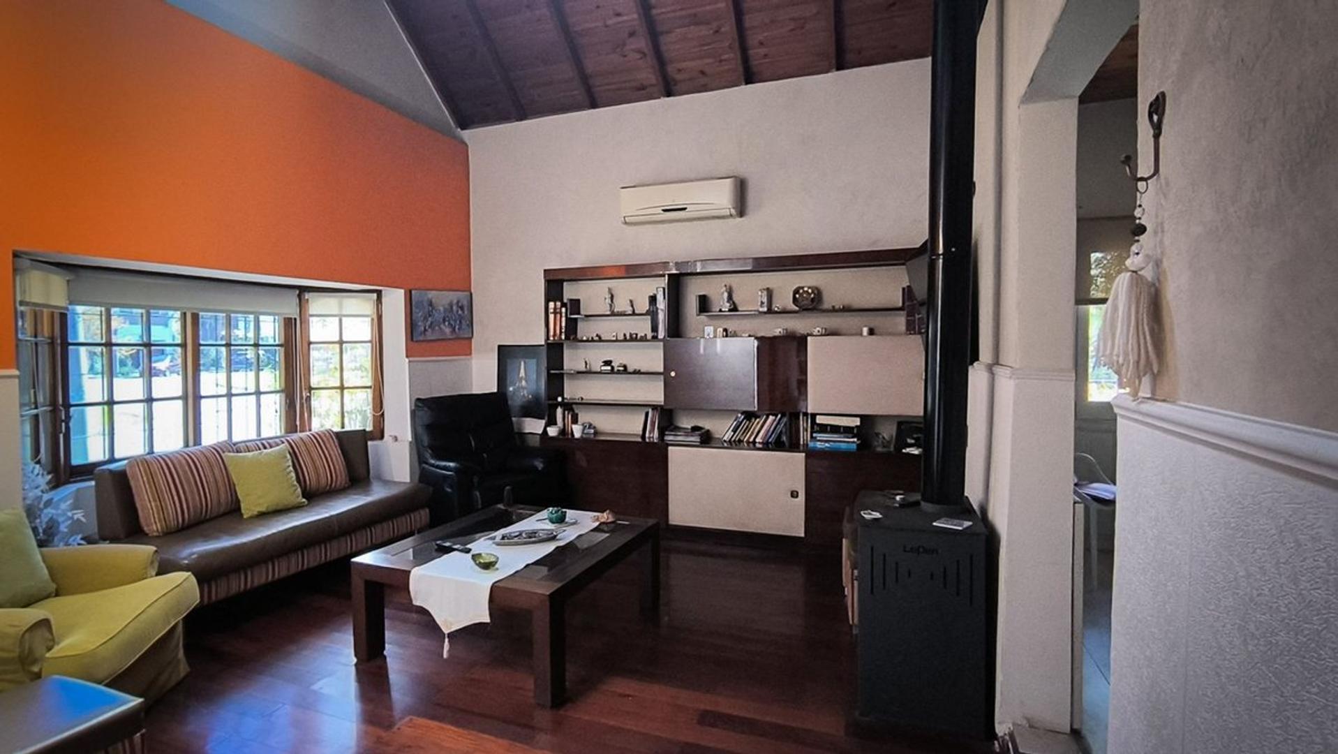 Casa 5 ambientes con 2 baños