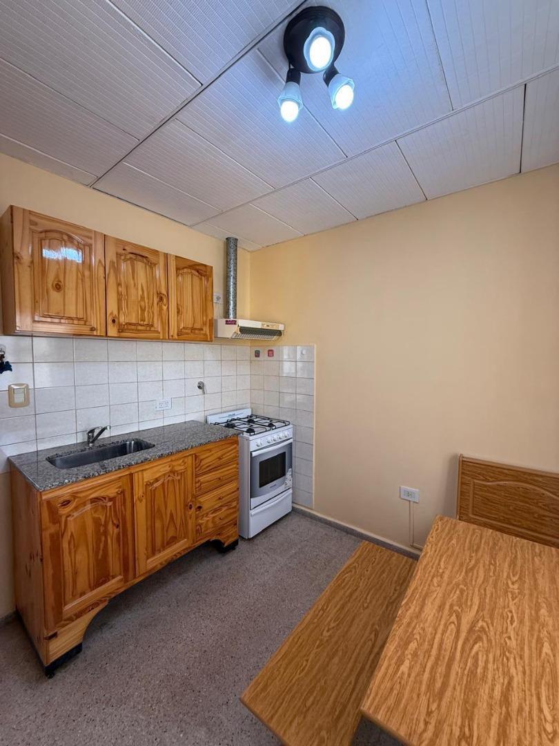 DEPTO. PARA MUJERES AMOBLADO