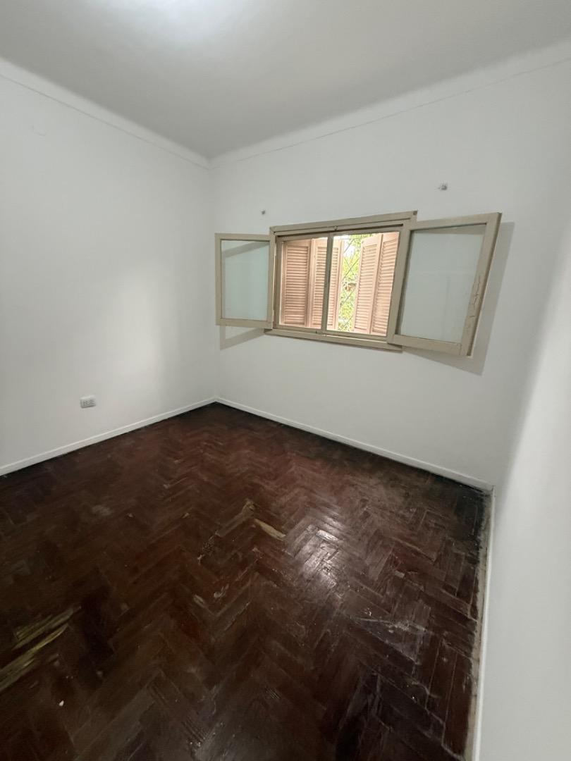 Casa en Alquiler a 5 cuadras de la Estación - Garage y Fondo