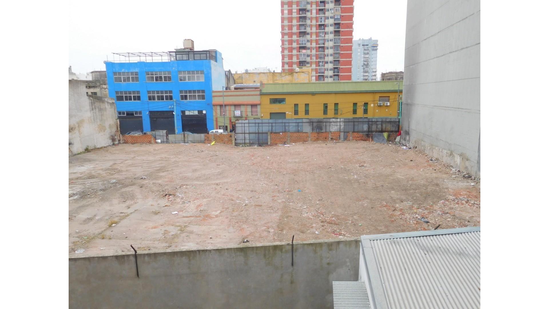 UNICO  LOTE DE 2400 M2 TECHADO SOBRE AV  PEDRO DE MENDOZA