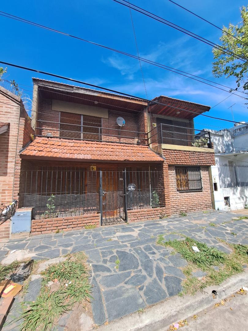 Venta. Quilmes. Casa 4 ambientes