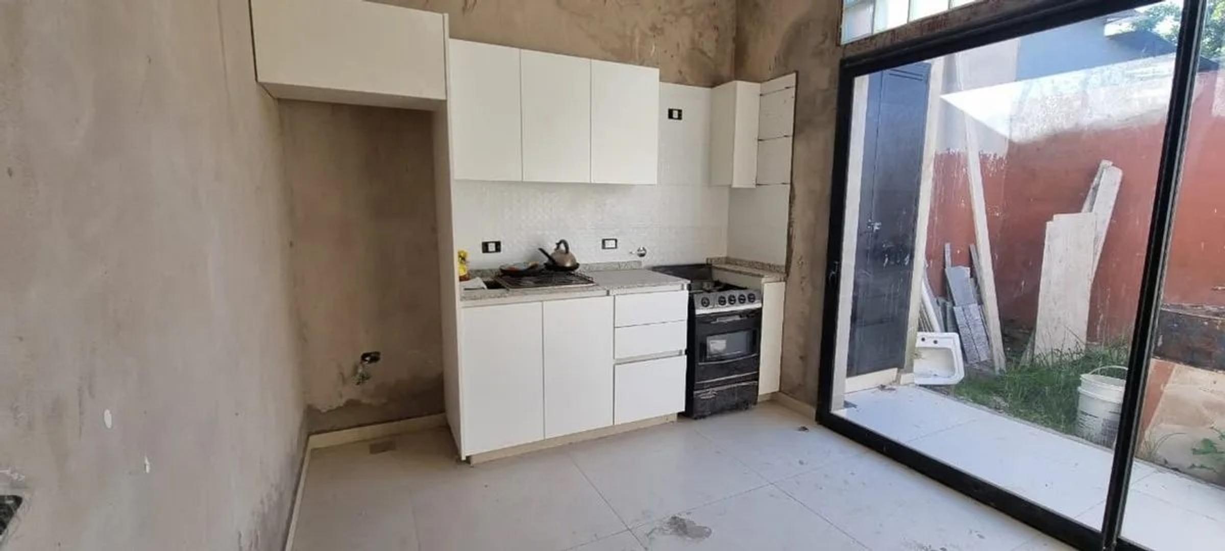 Casa 2 ambientes con 2 baños