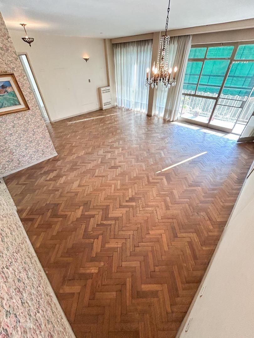 piso entero frente a parque rivadavia 