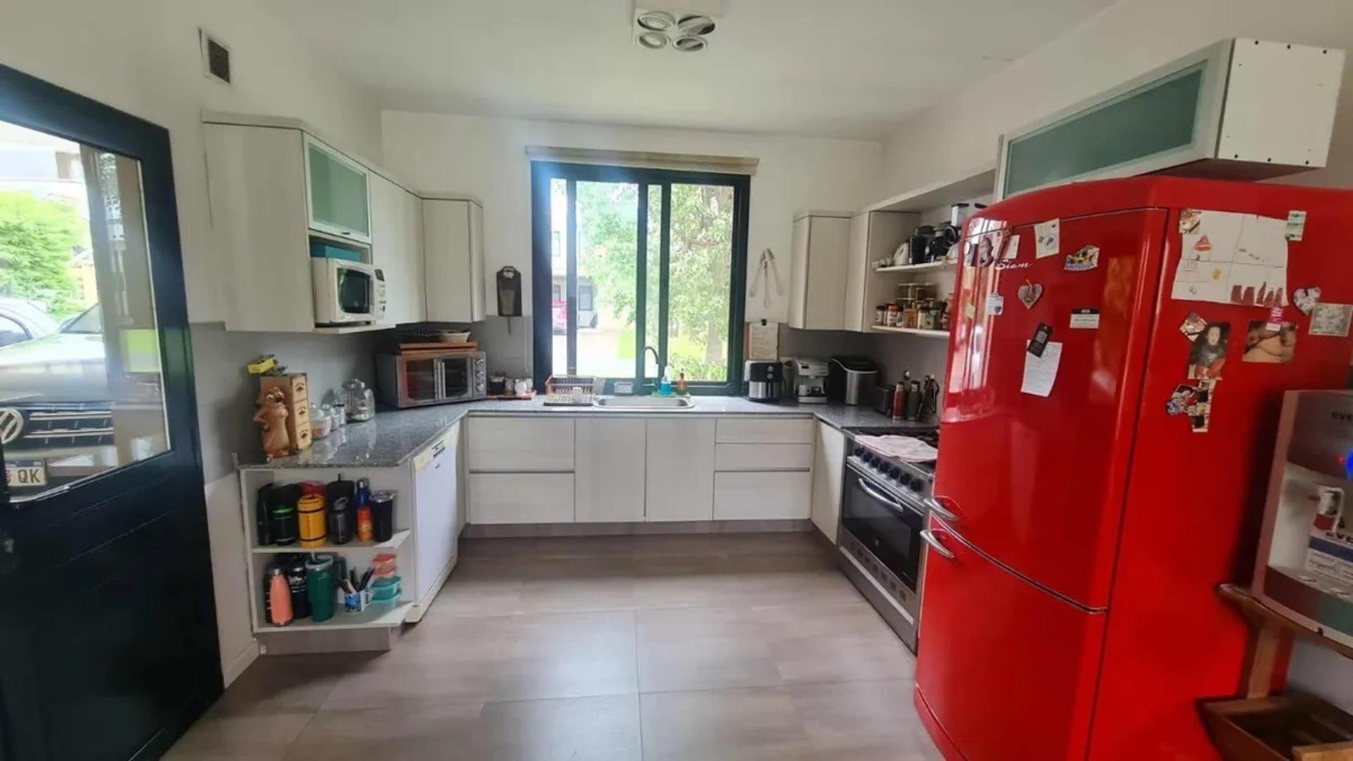 Casa 4 ambientes con 3 baños