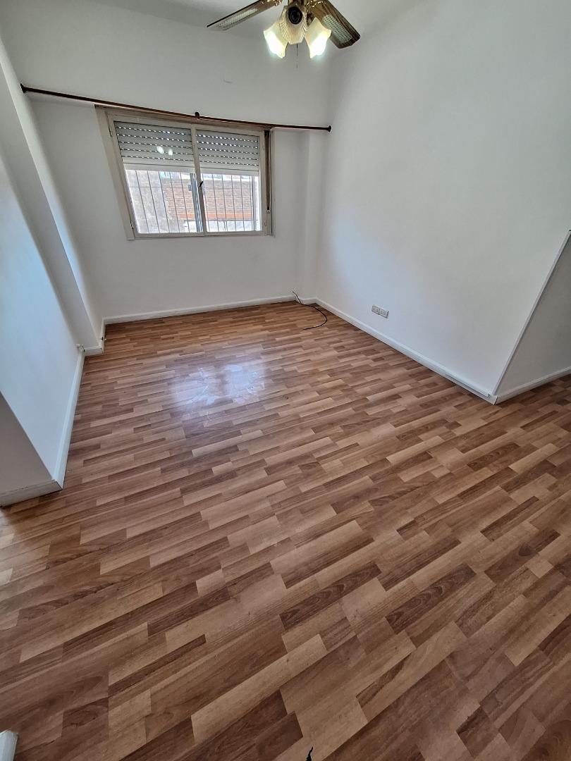 San Juan 389 , Piso 1