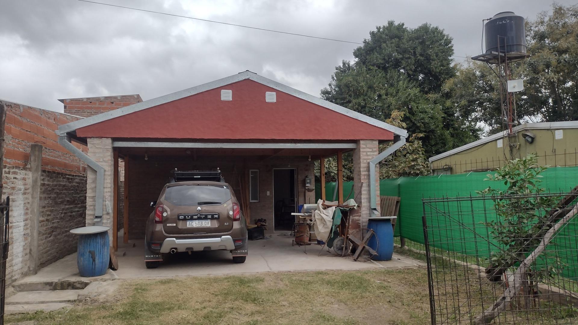 DOS CASAS SOBRE LOTE INTERNO EN RECREO