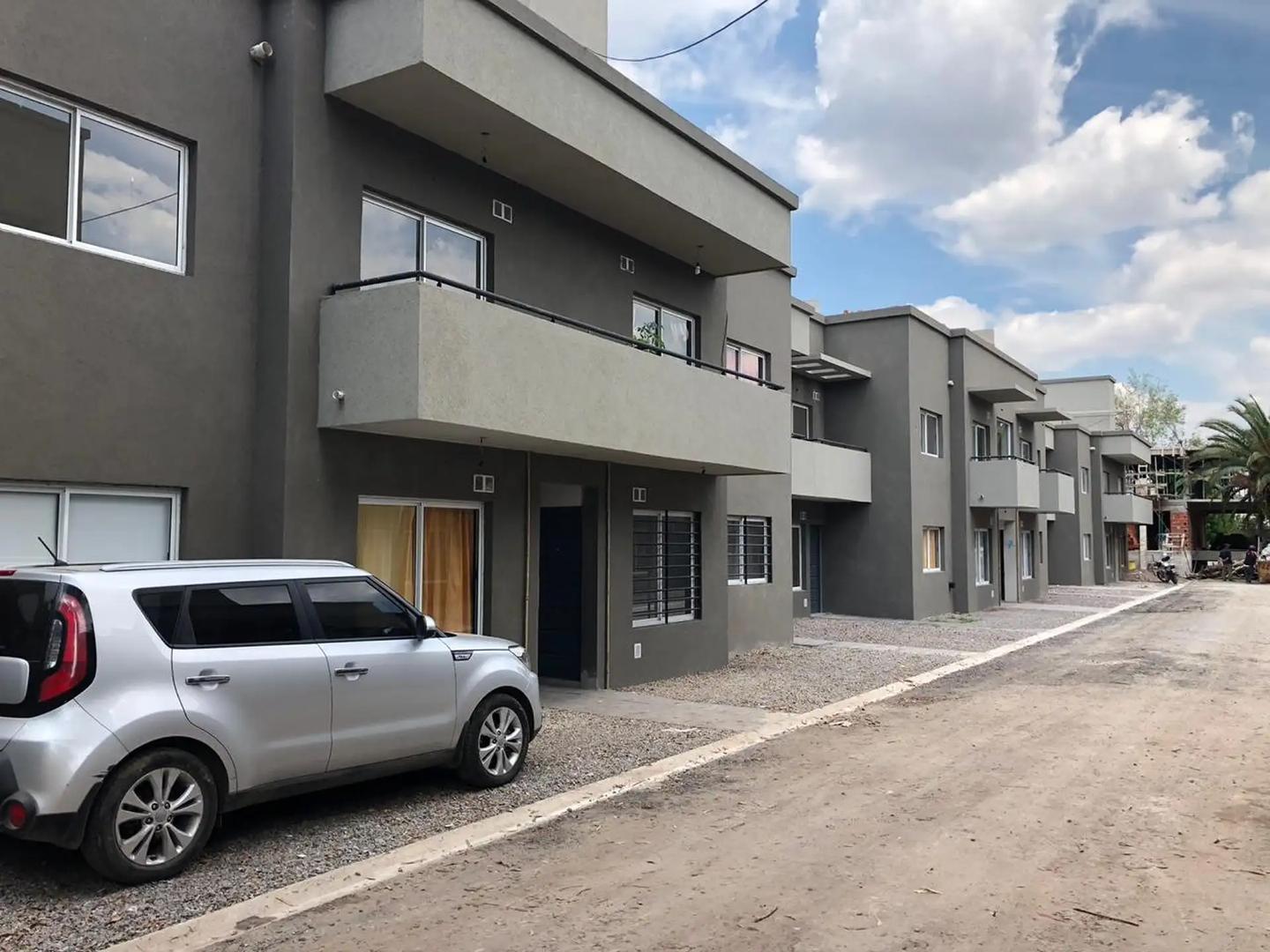 EXCELENTES COCHERAS CUBIERTAS Y DESCUBIERTAS EN COMPLEJO TER