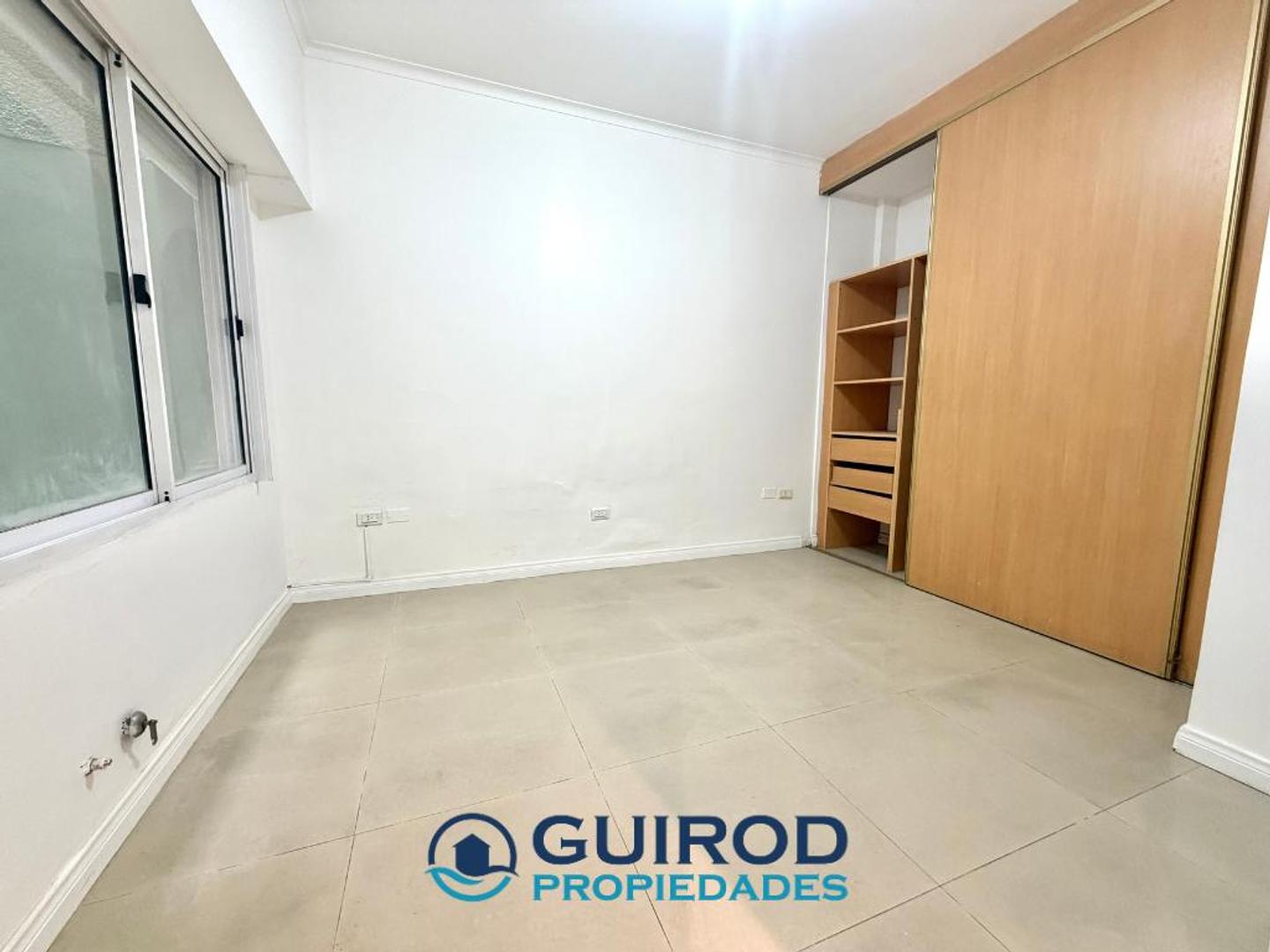 DEPARTAMENTO 2 AMBIENTES Y ESCRITORIO CON PATIO Y BAJAS EXPENSAS