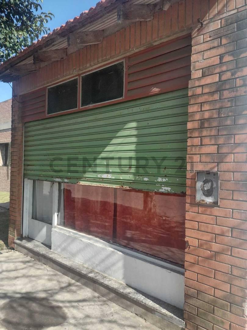 124 entre 530 y 531 Casa con local comercial a la venta, Ensenada.