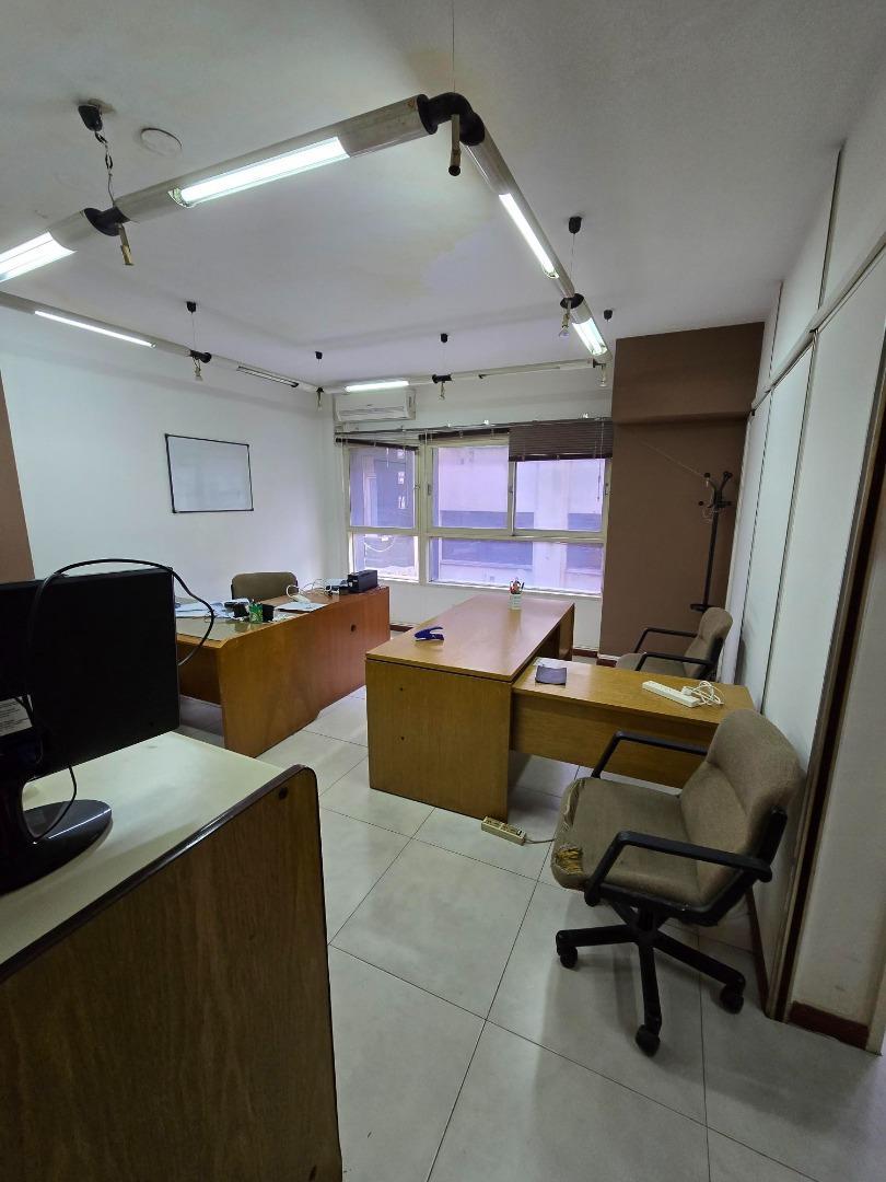 Amplio piso de oficinas + dos cocheras