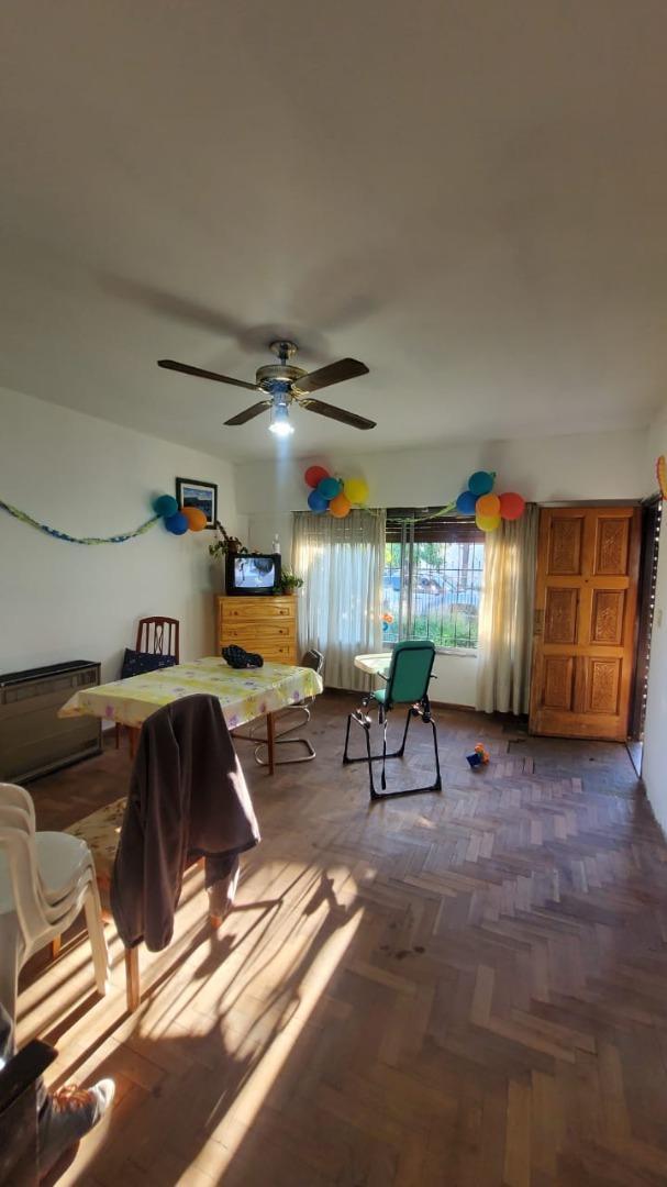 Amplio lote con casa 3D radio centro Nqn