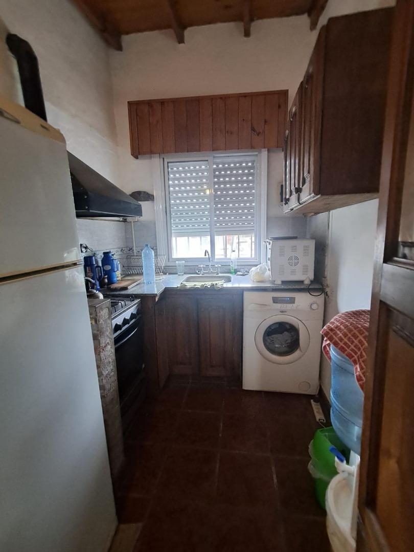 CASA  CON DEPARTAMENTO DE 2 AMB EN PLANTA ALTA Y FDO 