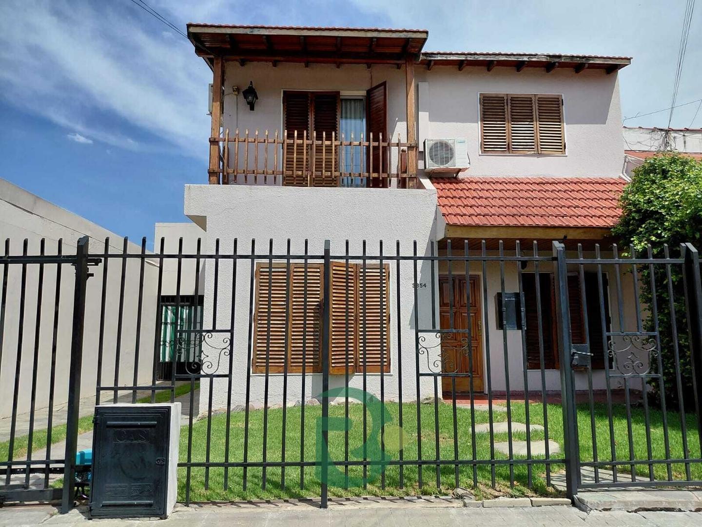 Casa 5 ambientes con 2 baños
