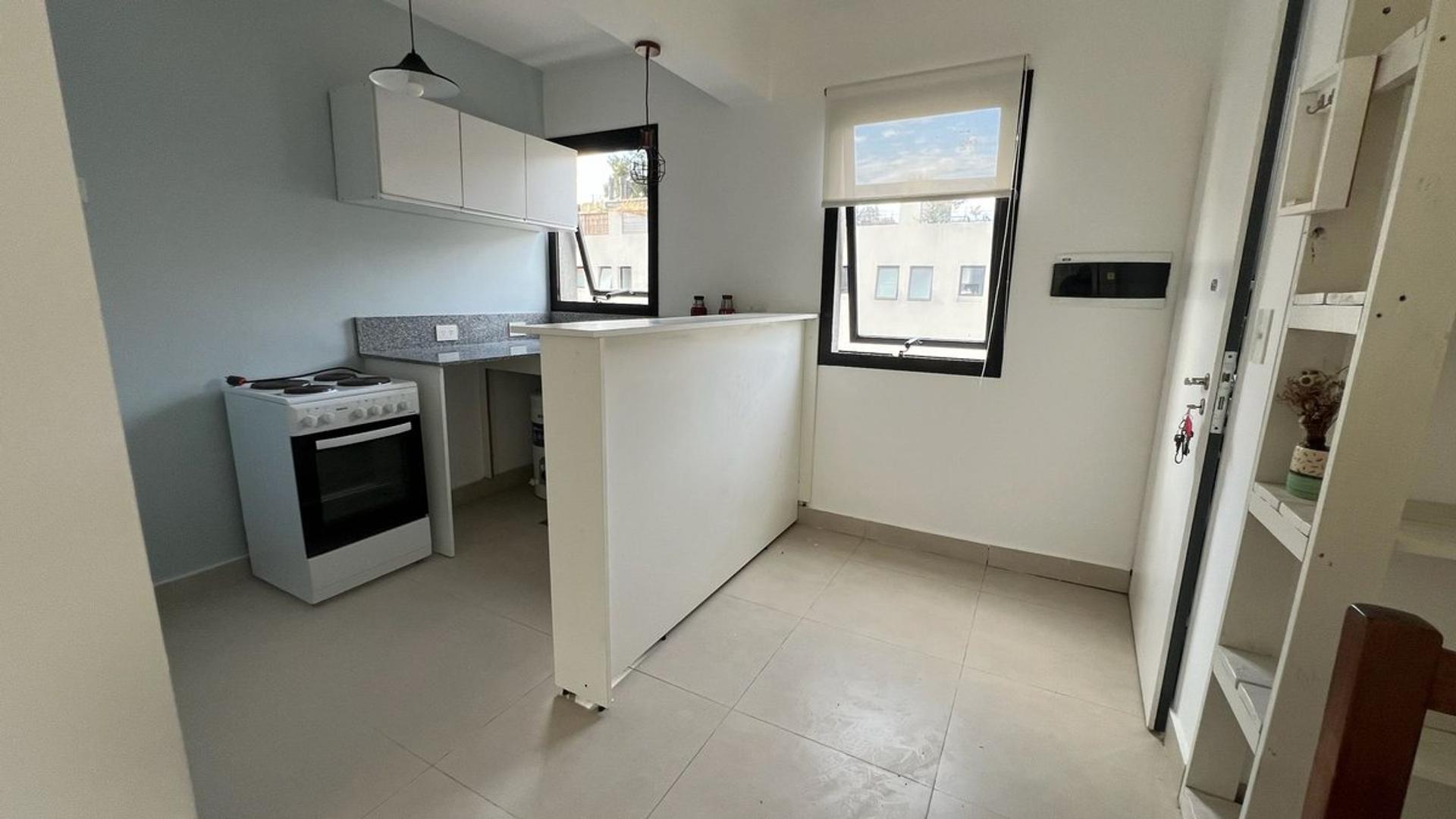 Duplex con terraza parquizada y parrilla y cochera