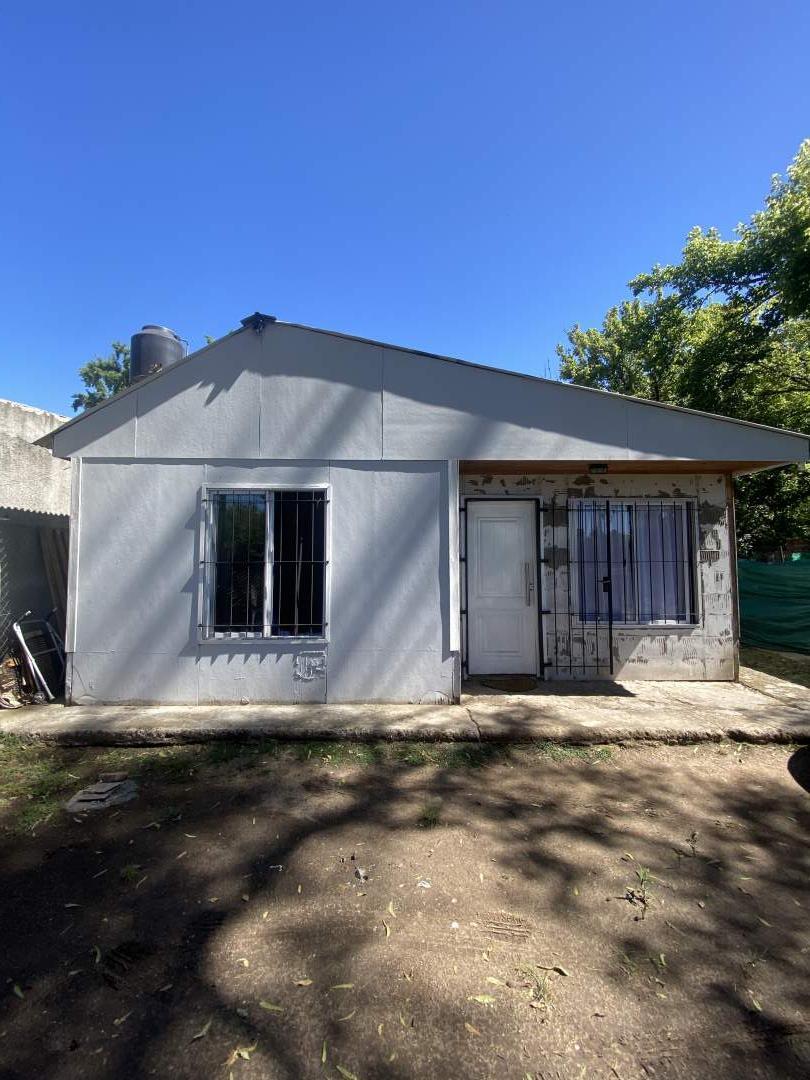 Casa 4 ambientes con 1 baño