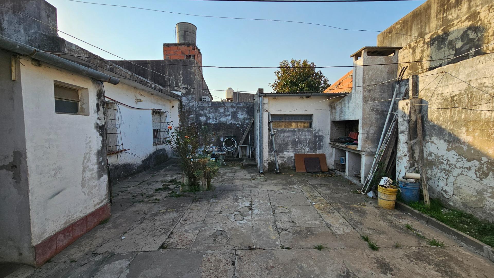 Casa 3 ambientes con 1 baño