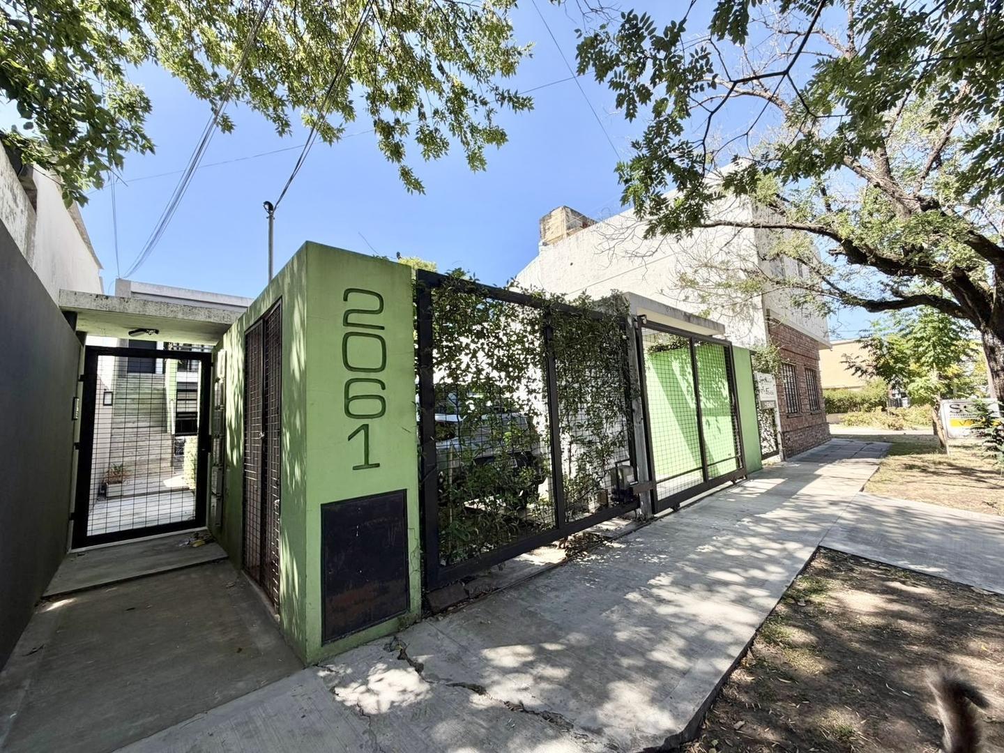 Departamento 2 ambientes con cochera en muy buen estado