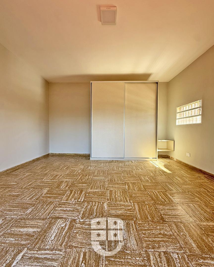 CASA DE PASILLO EN PLANTA ALTA RECICLADA 