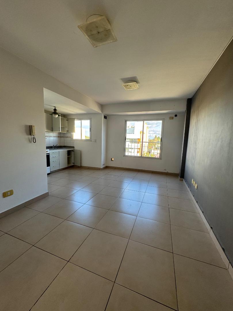 Departamento en Alquiler en Haedo, $ 450.000