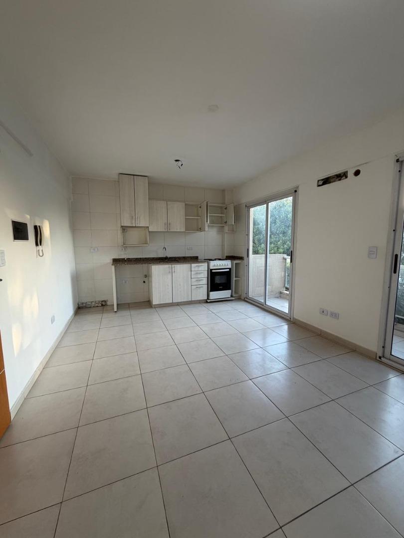 DEPARTAMENTO 2 AMB CON COCHERA Y BALCON EN ALQUILER