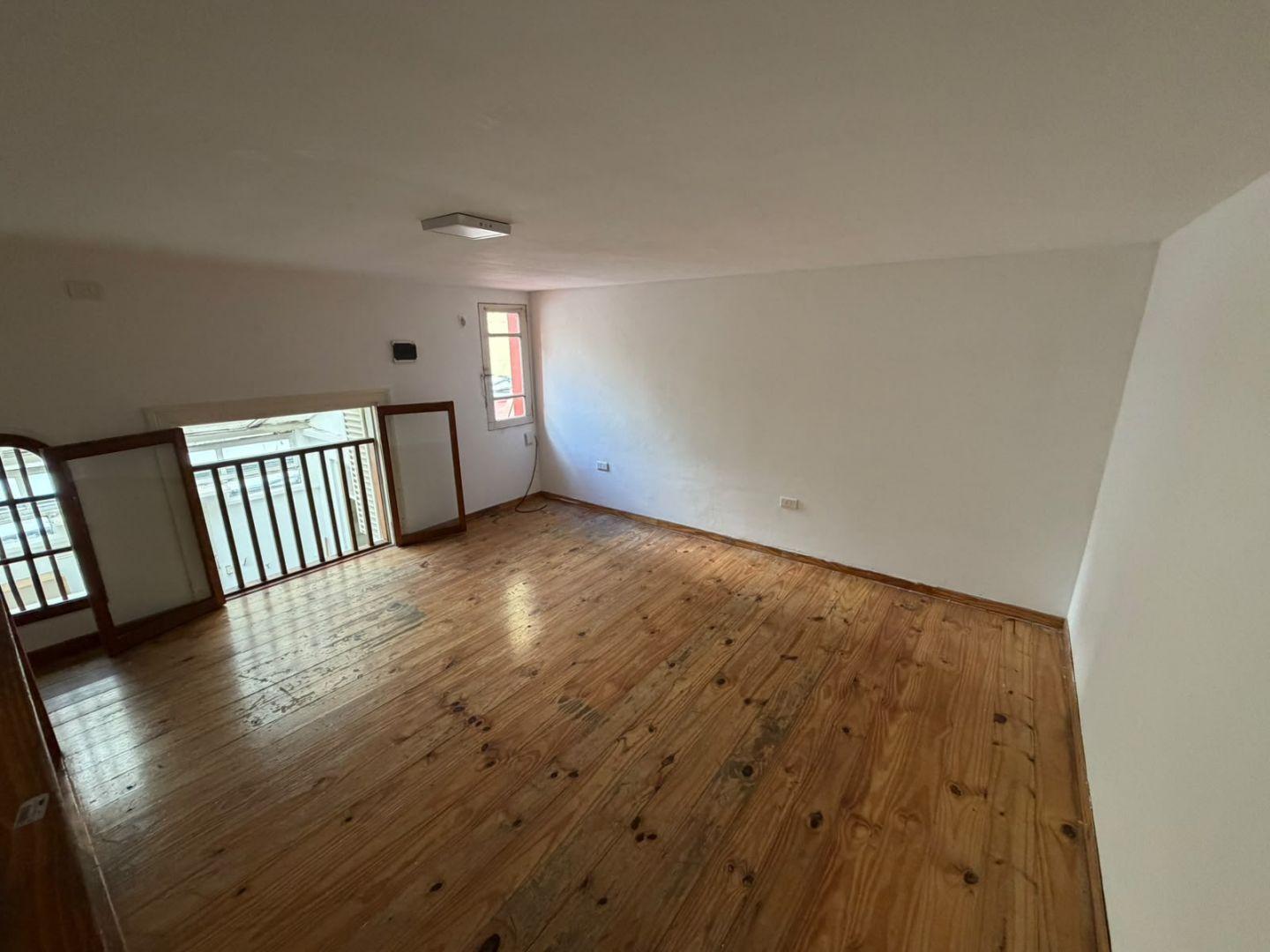 Depto Tipo Casa en Alquiler 50 años