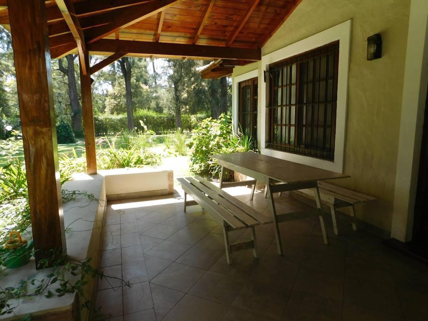 Casa 7 ambientes con 2 baños