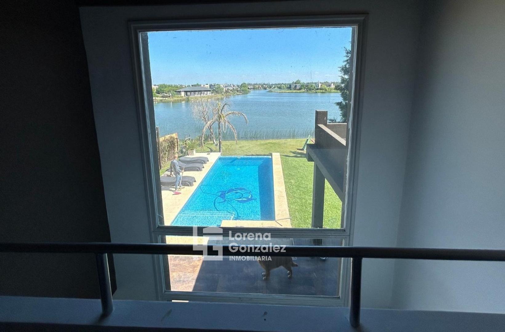 Casa en Alquiler con 6 cocheras