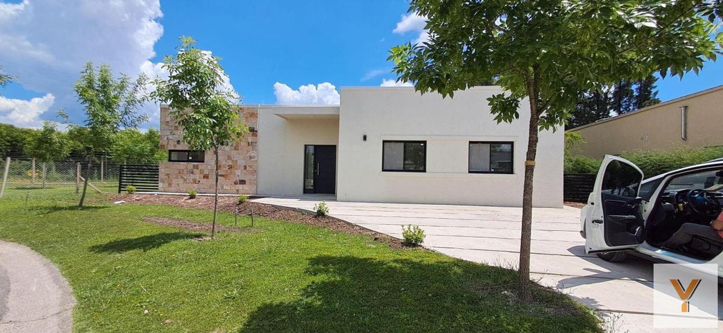 Casa en venta - 3 Dormitorios 3 Baños - Pilar del Este