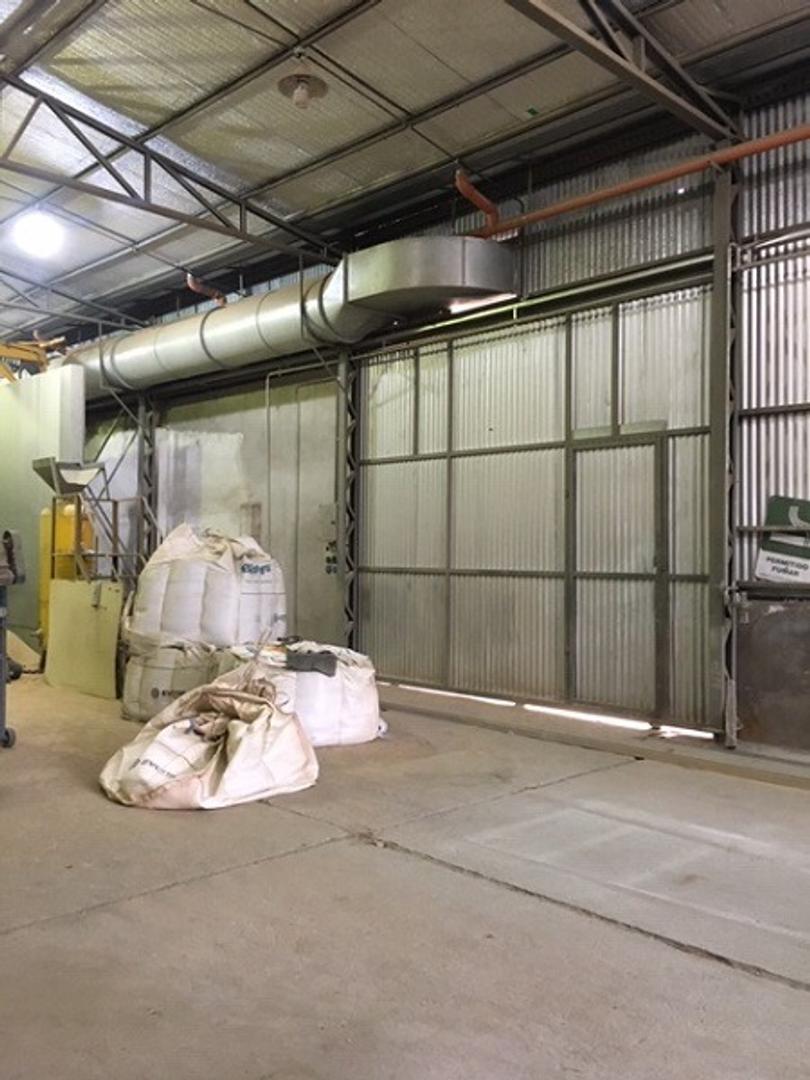 GALPONES INDUSTRIALES CON OFICINAS  JUAN JOSE PASO Y  CULLEN