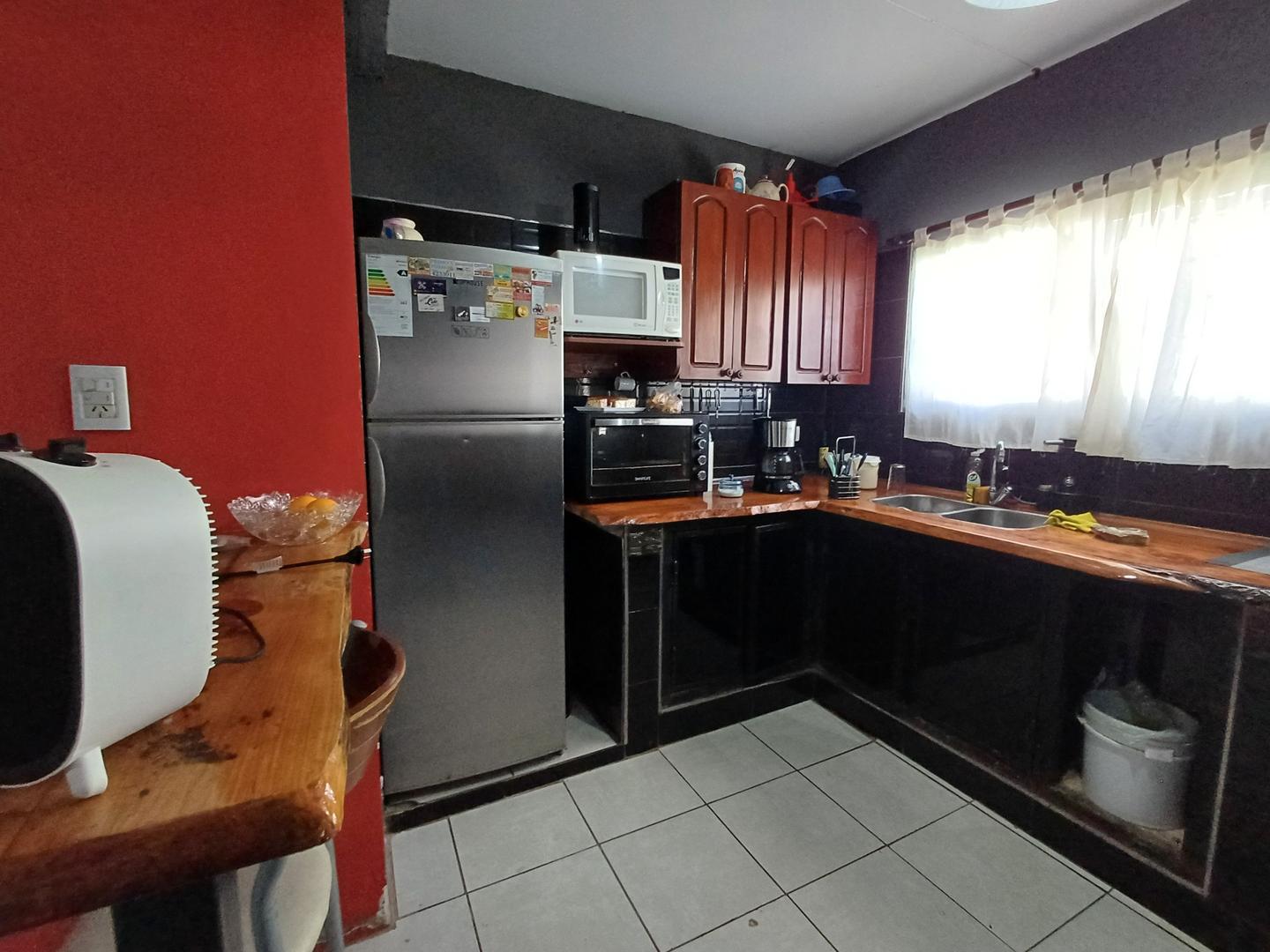 CASA EN VENTA CON PATIO Y COCHERA APTA CREDITO