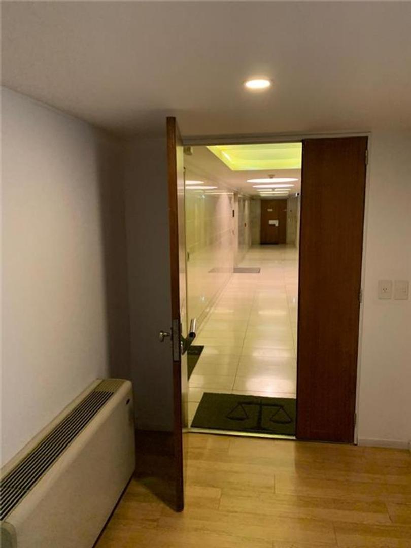 Oficina en Alquiler con 1 cochera