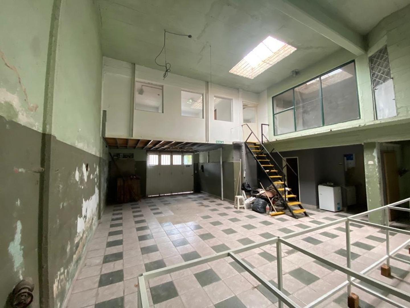 Galpon en Alquiler en Villa Luzuriaga, USD 1.300