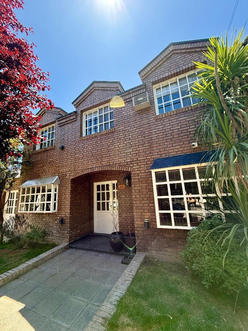 CASA EN VENTA BARRIO EL MANZANAR CIPOLLETTI