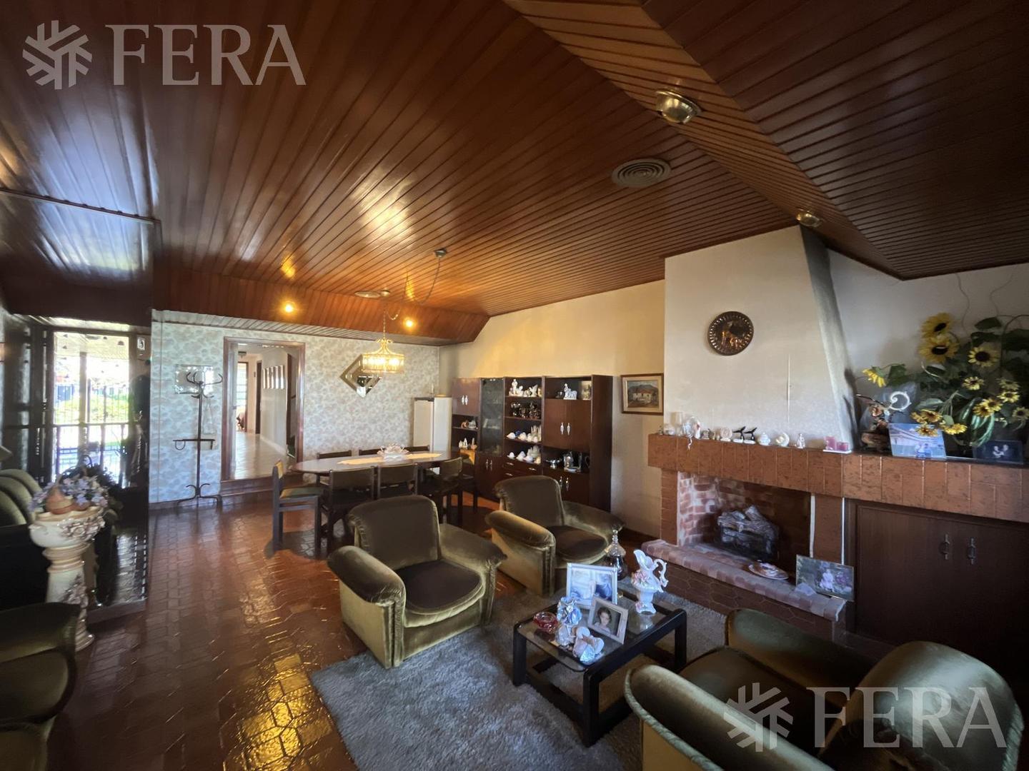 Casa 5 ambientes con 2 baños