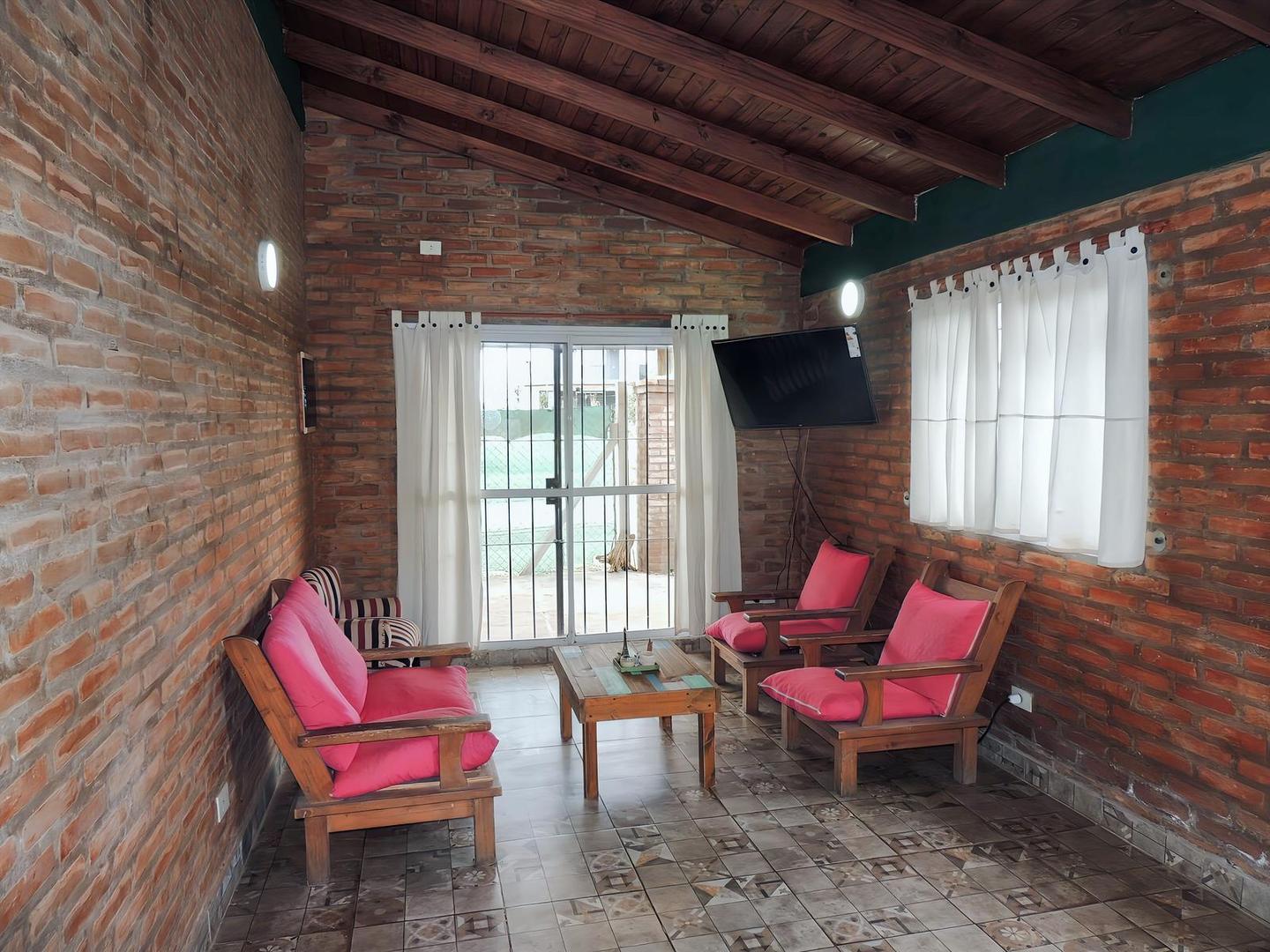 Casa 3 ambientes con 2 baños